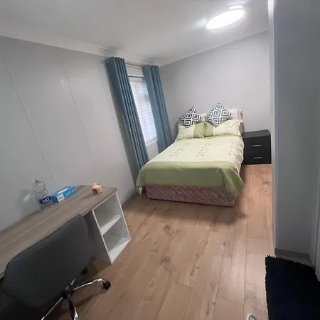 民宿 Modern Ensuite Double Bedroom In Dundrum 都柏林