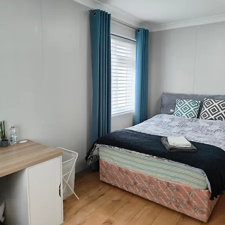 Modern Ensuite Double Bedroom In Dundrum