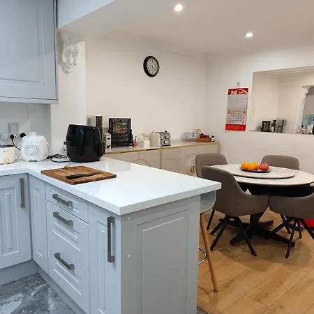 Modern Ensuite Double Bedroom In Dundrum Dublino