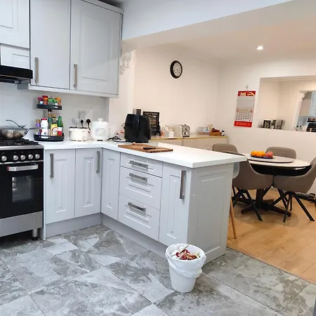 Modern Ensuite Double Bedroom In Dundrum Alloggio in famiglia