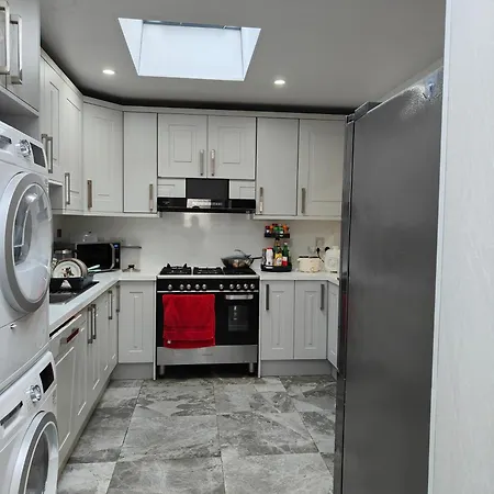 Modern Ensuite Double Bedroom In Dundrum