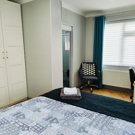 Modern Ensuite Double Bedroom In Dundrum Alloggio in famiglia