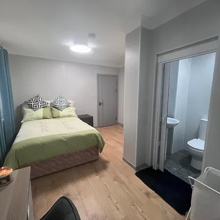 Modern Ensuite Double Bedroom In Dundrum Dublín