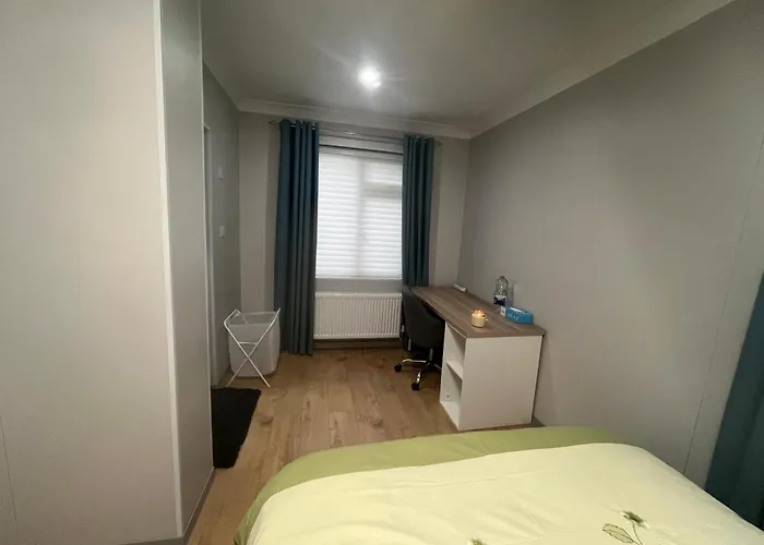 Modern Ensuite Double Bedroom In Dundrum ダブリン